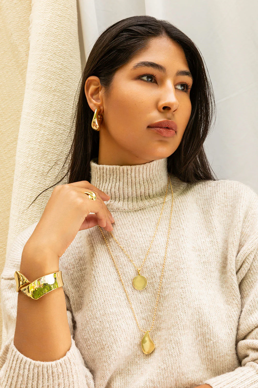 the Alexandra overlap cuff - Image 5
