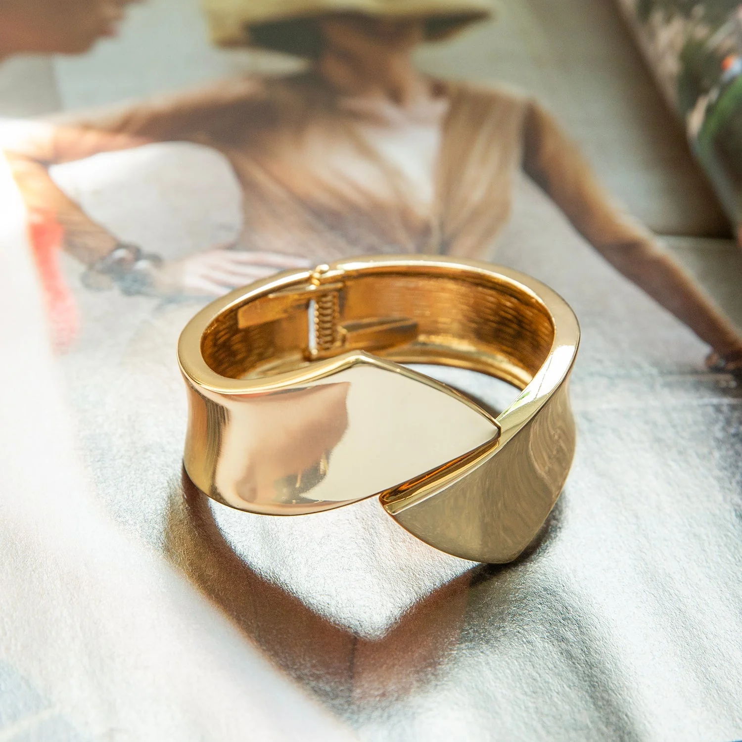 the Alexandra overlap cuff - Image 6